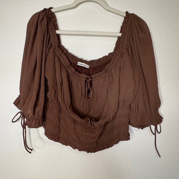 Abercrombie Brown Stringy Ruched Milkmaid Puff Sleeve Cropped Blouse - Picture 2 of 9